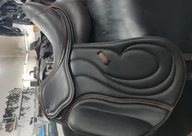 Silla dressage nueva tamaño 18